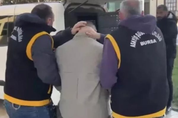 В Бурсе арестованы 15 человек, включая бывшего мэра района Нилюфера Тюргая Эрдема