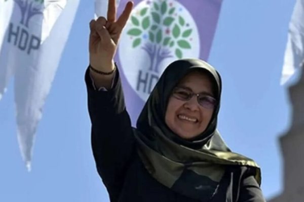 В Турции выдан ордер на арест бывшей депутатки ПНД и правозащитницы Худы Кая