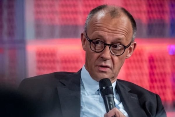 Мерц: у сирийцев больше нет причин просить убежища