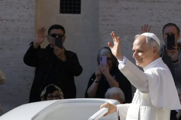 Папа Лев XIV прибывает в Турцию с первым зарубежным визитом