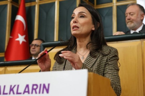 Тулай Хатимогуллары: Парламентская комиссия должна немедленно посетить Имралы