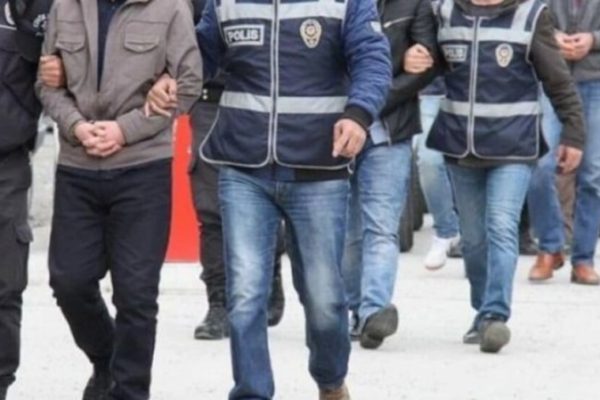 В муниципалитете Антальи задержаны 8 человек