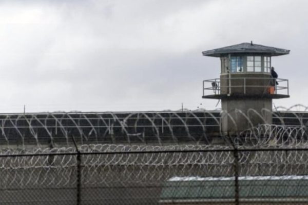 Заключенных и посетителей тюрьмы в Урфе подвергают личным досмотрам с раздеванием