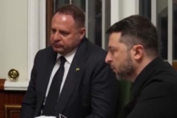 Зеленский уволил Ермака