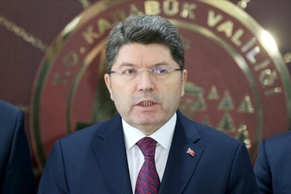 Йылмаз Тунч: парламент определит потребности и шаги после доклада комиссии по процессу