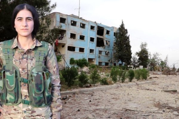 Командир Ронахи Якта и здание, где она вела сопротивление 17 дней