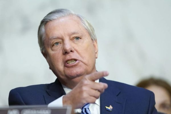 Линдси Грэм призвал США к осторожности в поддержке нового правительства Сирии