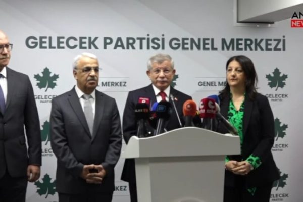 На встрече делегации Имралы с Давутоглу подчеркнули важность политического согласия