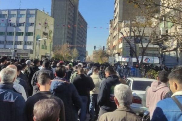 По всему Ирану вспыхнули протесты на фоне экономического кризиса