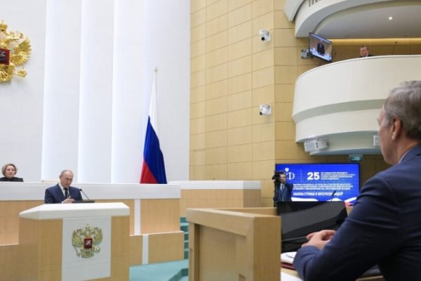 Путин: Совет Федерации играет ключевую роль в укреплении федерализма и единства страны