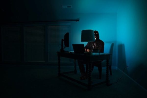 Реклама, направленная на женщин в интернете, пропагандирующая «сексуальную эксплуатацию»