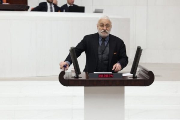 Сарухан Олуч: Чрезмерная централизация препятствует демократическому управлению