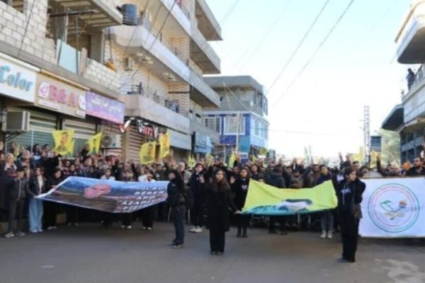 Тысячи людей вышли на демонстрацию в Хасаке, требуя свободы для Абдуллы Оджалана