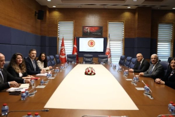 Участники делегации на Имралы встретились с политиками РПТ