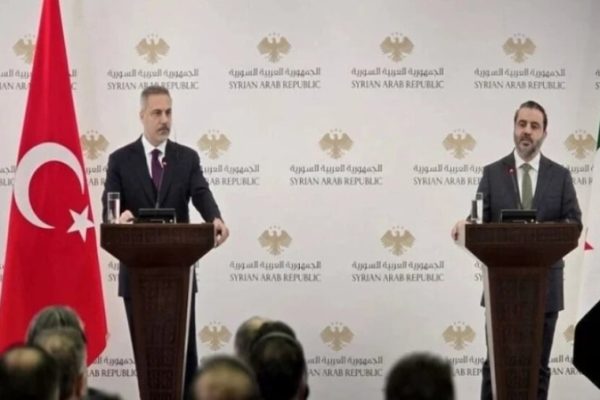 Визит Фидана в Дамаск: Анкара вновь требует интеграции СДС в сирийскую армию