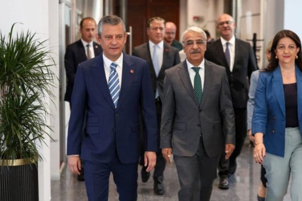 Встреча делегации Имралы ПРДН с лидером НРП Озгюром Озелем была перенесена