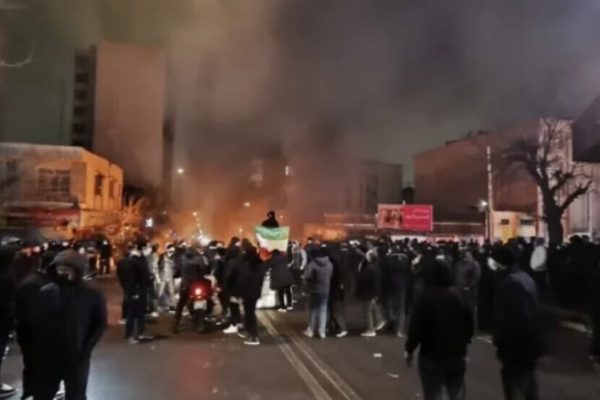 Десятки тел погибших протестующих удерживаются в Институте судебной медицины Тегерана