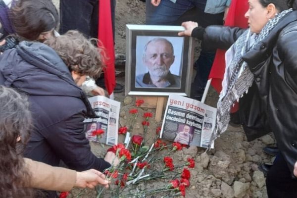 Хусейна Айкола похоронили вместе с землей из Кобани в соответствии с его завещанием