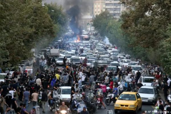 Протесты в Иране продолжаются шестой день