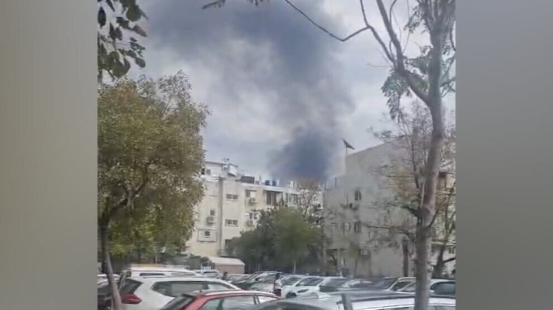 Иран наносит ответные удары по Израилю, выпустив десятки ракет