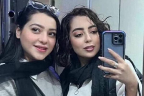 Суд в Иране приговорил двух сестер к 10 годам лишения свободы по делу о протестах