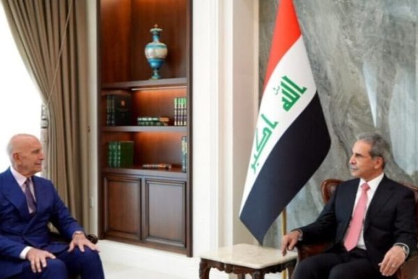 Том Баррак обсуждает конституцию и формирование правительства в Багдаде