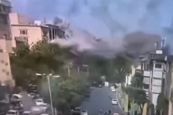 Иранские СМИ сообщили о гибели родственников аятоллы Хаменеи при авиаударах