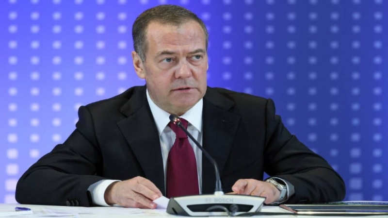 Медведев: ЕС действует в русле США по Ирану