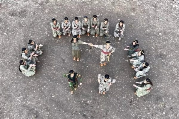 Партизанки готовятся к встрече 8 марта в горах Курдистана