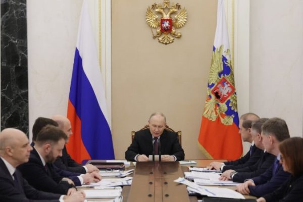 Путин провёл совещание по экономике и обсудил влияние глобальных процессов