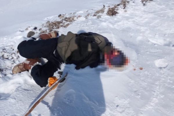 Тело курда, убитого на турецко-иранской границе, лежит на месте преступления