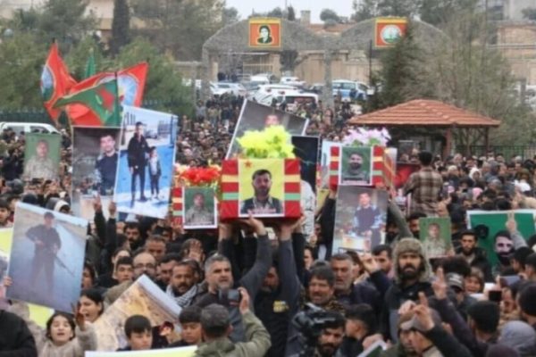 Тысячи людей простились с десятью павшими бойцами СДС в Кобани