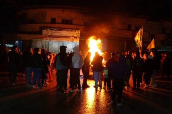 В городах Рожавы зажгли пламя Науроза