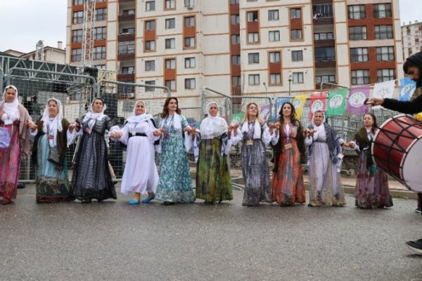 Женщины Ширнаха исполнили говэнд под песни Науроза