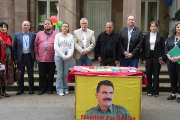 Евродепутаты нанесли визит участникам пикета в поддержку Оджалана