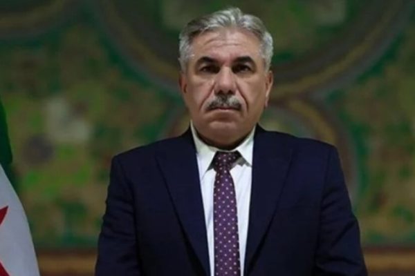 Почему губернатор Хасаки не может в полной мере осуществлять свои полномочия?