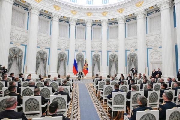 Путин встретился с выпускниками программы «Время героев» в Кремле