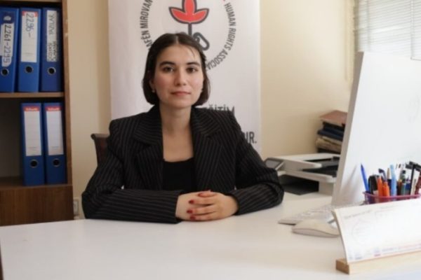 Заключенный с инвалидностью, страдающий раком щитовидной железы, остается в тюрьме