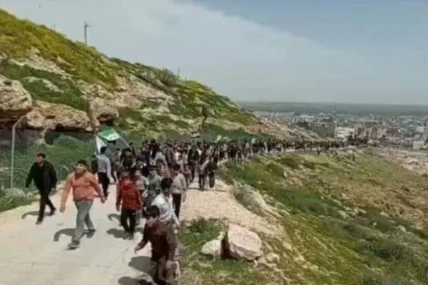 Жители протестуют против Турции в Бабе
