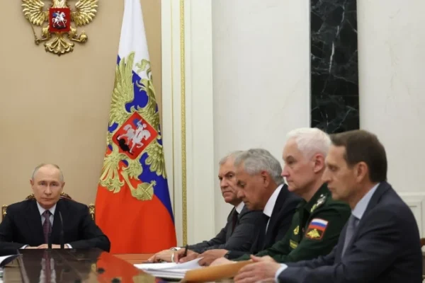 Путин обсудил с Совбезом дополнительные меры антитеррористической защиты объектов инфраструктуры