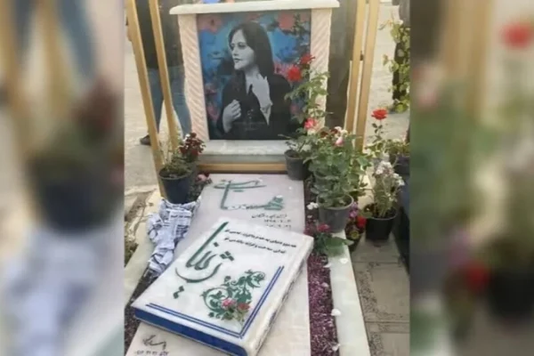 Память Жины Амини почтили у ее могилы