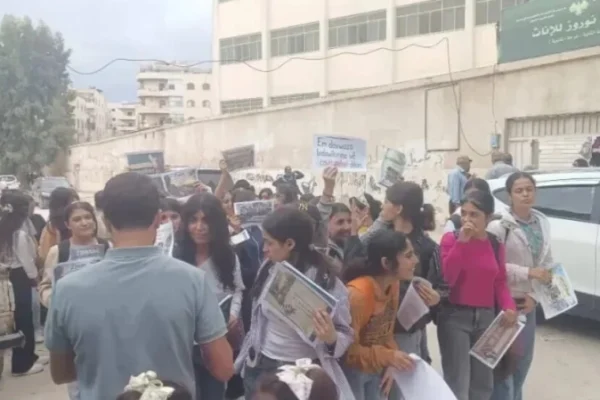 В Африне студенты протестуют из-за неопределённости с обучением почти 1000 учащихся