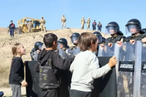 В Амеде второй день продолжается протест против строительства солнечной электростанции Zenkar 2