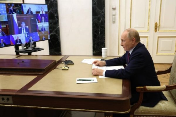 Путин провел совещание с правительством