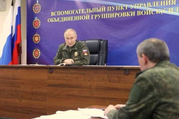 Путин провёл совещание в пункте управления Объединённой группировки войск по ходу СВО