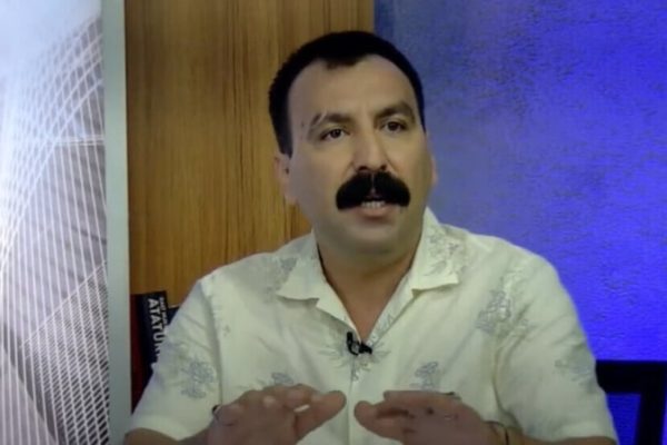 Улькер: демократическое решение значит, что нужно учесть права цыган