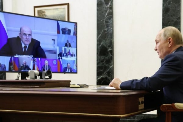 Владимир Путин провел плановое совещание с постоянными участниками Совбеза РФ