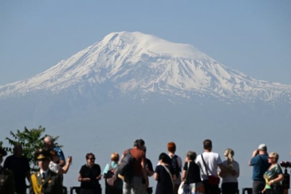 В Армении начали использовать паспорта без Арарата