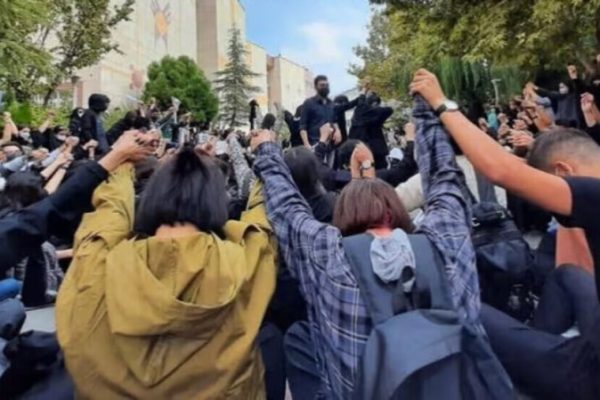 Женские организации призывают к борьбе с правонарушениями в Иране