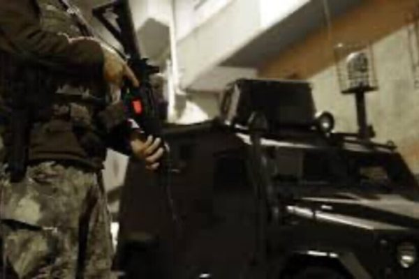 10 человек задержаны в Адане и Мерсине за протесты против атак на северо-восток Сирии